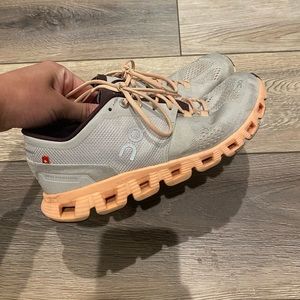 On cloud Running shoes (Cloud X)